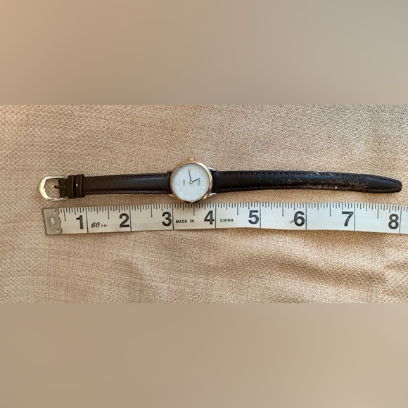 TIMEX Women's Vintage K8 Goldtone Watch - Picture 7 of 9